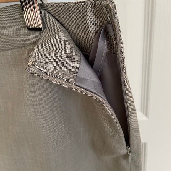 Classic grey lined pencil skirt - Picture 2 of 3